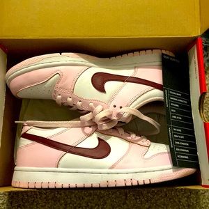 Nike dunks size 7 worn twice good as new